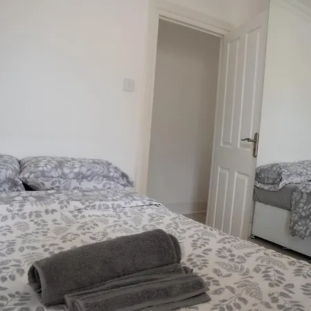 3 Bed House In The Heart Of Palmers Palmers Green