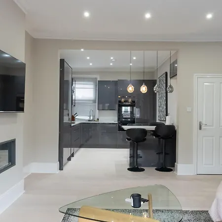 3 Bed House In The Heart Of Palmers