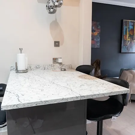 Apartment 3 Bed House In The Heart Of Palmers *