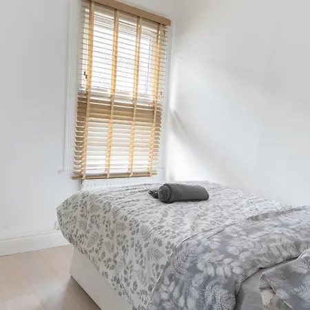 3 Bed House In The Heart Of Palmers