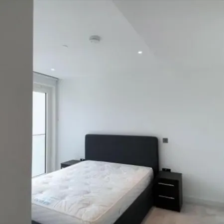 Apartment Luxury Modern 2bd 2ba White Living