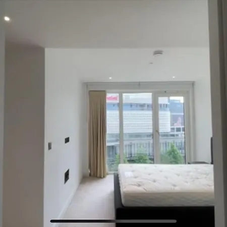 Apartment Luxury Modern 2bd 2ba White Living