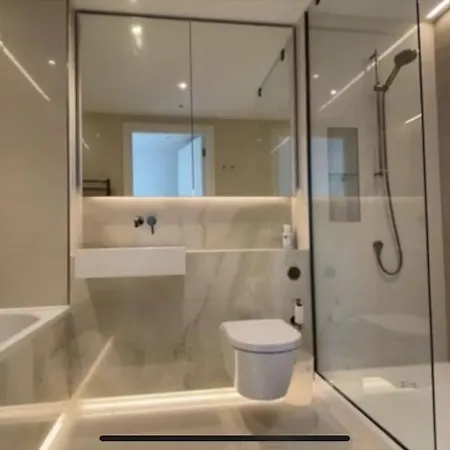 Luxury Modern 2bd 2ba White Living ロンドン