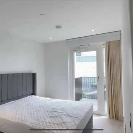 Apartment Luxury Modern 2bd 2ba White Living