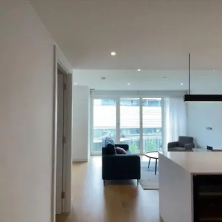 Luxury Modern 2bd 2ba White Living