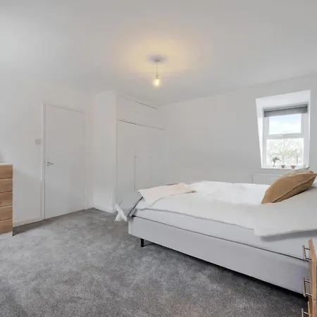 Luxury 3 Bedroom Near Hyde Park