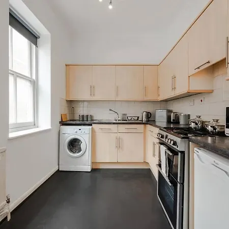Luxury 3 Bedroom Near Hyde Park