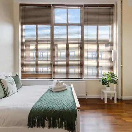 Apartment Parea Living - Spacious 3 Bed Flat, Canary Wharf Views With Parking London