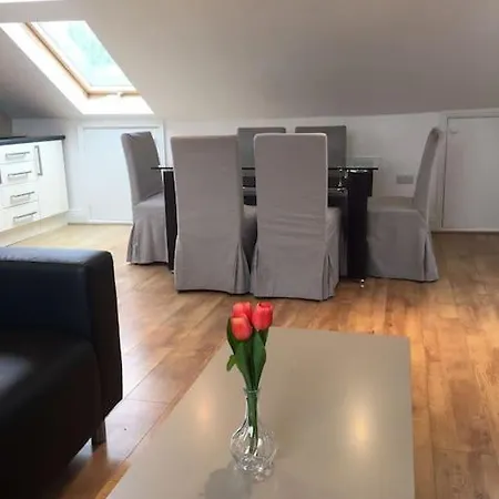 Apartment Spacious 3bedroom Flat *