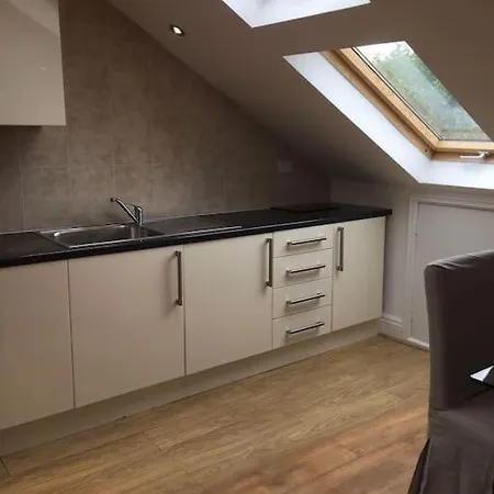 Apartment Spacious 3bedroom Flat *