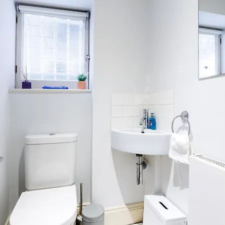 Apartment Spacious 2-bed Flat / 10 Mins From The Centre London