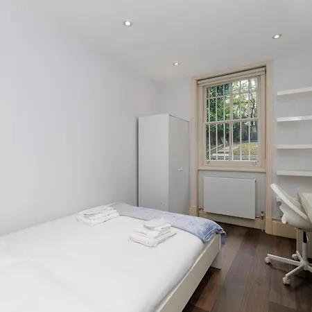 Spacious 2-bed Flat / 10 Mins From The Centre London