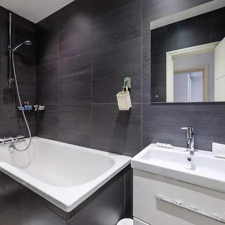 Spacious 2-bed Flat / 10 Mins From The Centre London