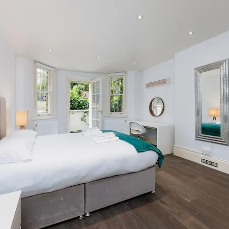 Spacious 2-bed Flat / 10 Mins From The Centre London