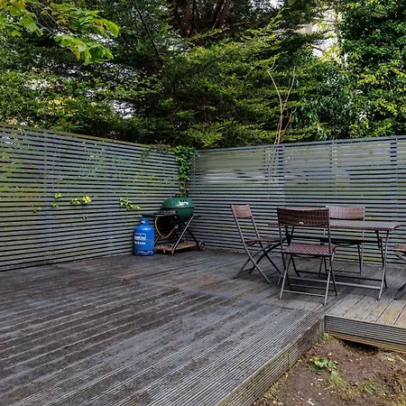 Apartment Spacious 2-bed Flat / 10 Mins From The Centre