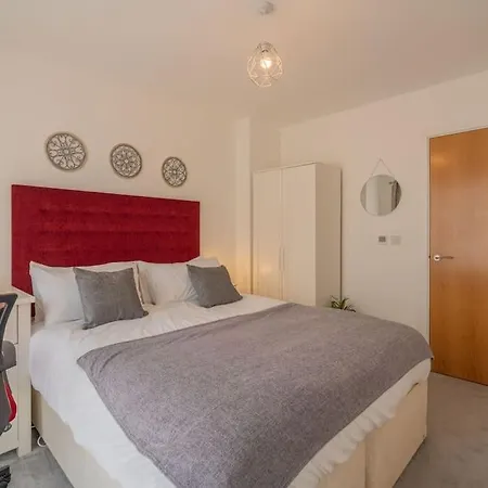 Apartment Modern 2 Bed, 2 Bath Flat- Colindale, London- Professionals, Groups, Corporate, Contractors, Family Edgware