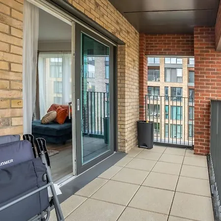 Apartment Modern 2 Bed, 2 Bath Flat- Colindale, London- Professionals, Groups, Corporate, Contractors, Family