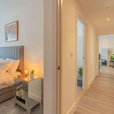 Modern 2 Bed, 2 Bath Flat- Colindale, London- Professionals, Groups, Corporate, Contractors, Family Edgware
