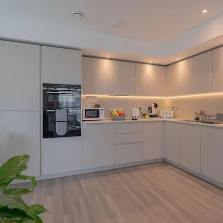 Apartment Modern 2 Bed, 2 Bath Flat- Colindale, London- Professionals, Groups, Corporate, Contractors, Family
