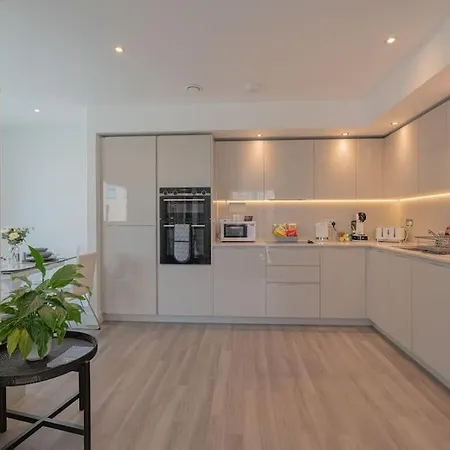 Apartment Modern 2 Bed, 2 Bath Flat- Colindale, London- Professionals, Groups, Corporate, Contractors, Family *