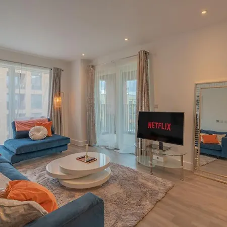 Apartment Modern 2 Bed, 2 Bath Flat- Colindale, London- Professionals, Groups, Corporate, Contractors, Family *