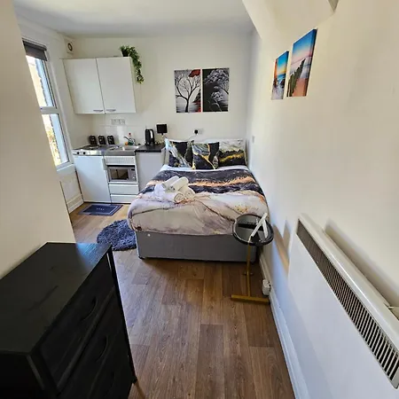 Apartment Tiny Studio, 30 Min To St. Pancras, North *