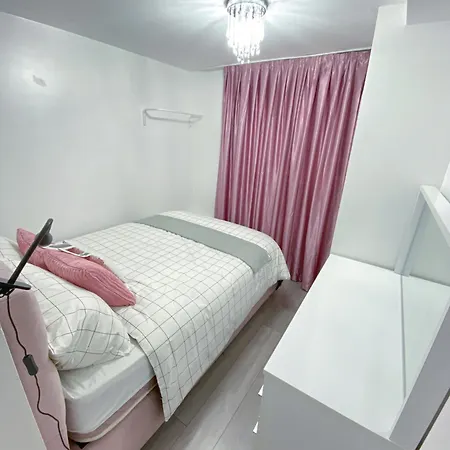 2 Bedroom Flat, Dalston Junction, London