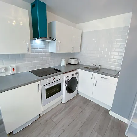 2 Bedroom Flat, Dalston Junction,