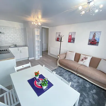 2 Bedroom Flat, Dalston Junction,