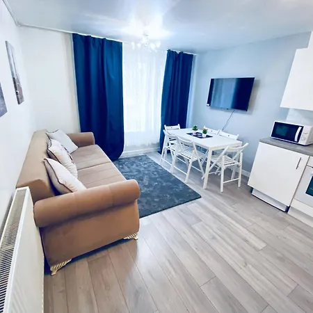 2 Bedroom Flat, Dalston Junction, London