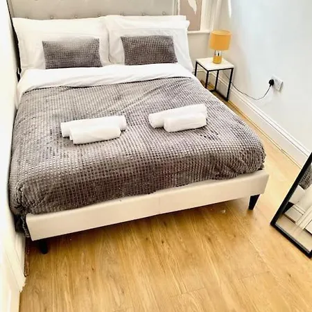Flat 3 Gr 1 Bedroom 3 Mins Walk Mile End Station London