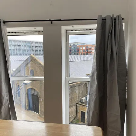 Apartment 25 Percent Off Monthly 2bed Serviced Business & Family Guests Free Wifi & Netflix Sleeps 4! London