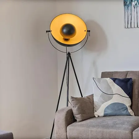 Apartment Heart Of Acton - Free Parking - Perfect For Contractors London