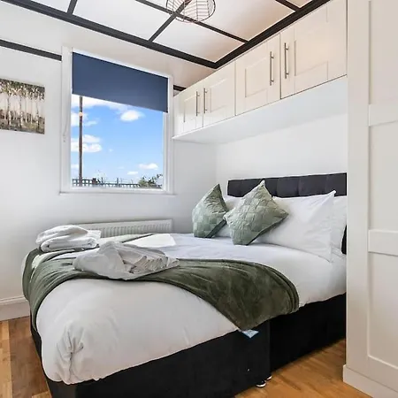 Apartment Heart Of Acton - Free Parking - Perfect For Contractors London