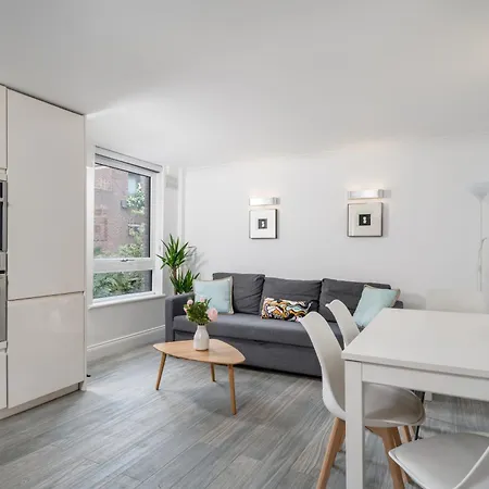 Apartment Beautiful & Serene Flat In The Heart Of *