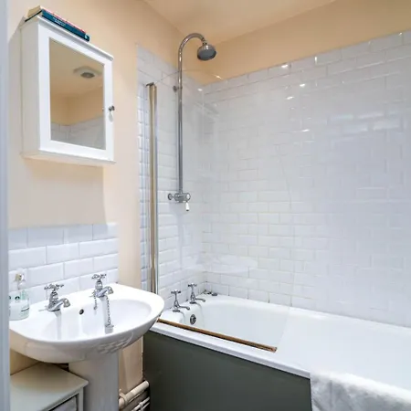 Guestready - Former Pub-turned-one Bedroom Flat