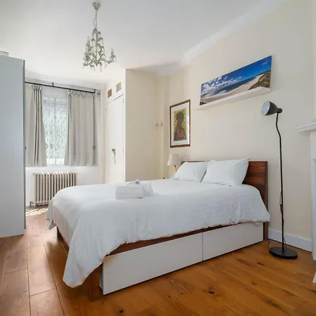 Apartment Guestready - Former Pub-turned-one Bedroom Flat