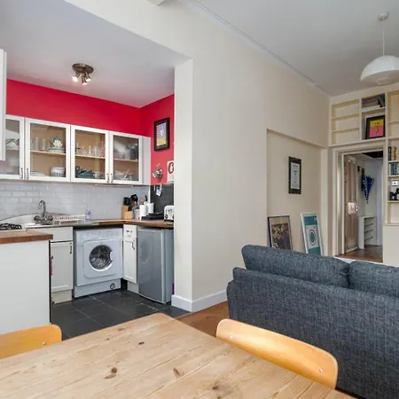 Guestready - Former Pub-turned-one Bedroom Flat London