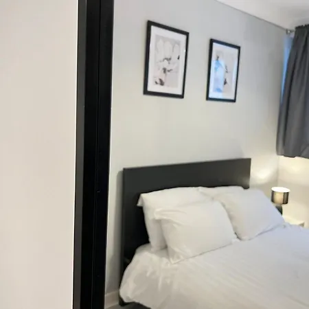 2 Bed Flat In Canary Wharf London