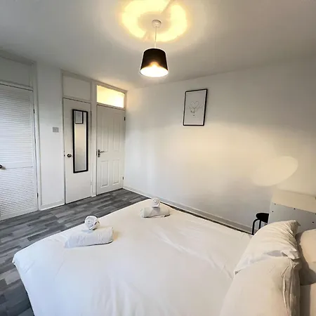 2 Bed Flat In Canary Wharf London