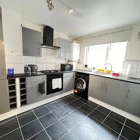 2 Bed Flat In Canary Wharf
