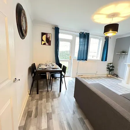 2 Bed Flat In Canary Wharf