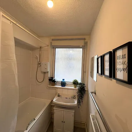 2 Bed Flat In Canary Wharf