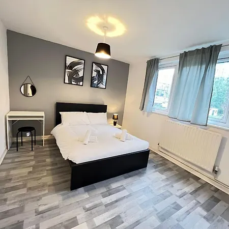 2 Bed Flat In Canary Wharf London