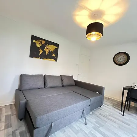 2 Bed Flat In Canary Wharf
