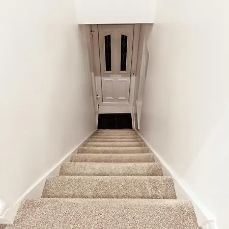 Apartment 2 Bed In Wembley, Ealing, London