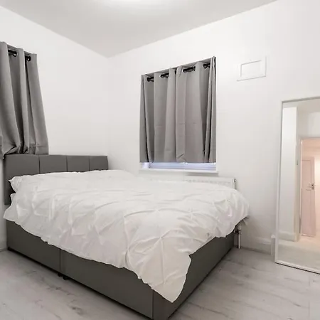 2 Bed In Wembley, Ealing, London Perivale