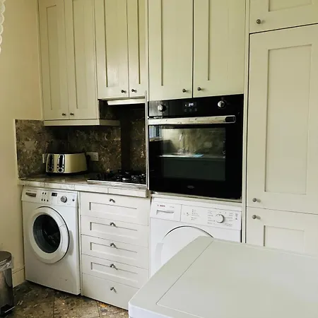 Apartment 3 Bed West Norwood *