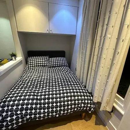 Comfortable Flat Near Portobello Rd London
