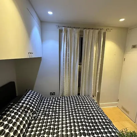 Comfortable Flat Near Portobello Rd London